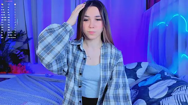 Snapshot of -CindyLou chatting on 11.27.25 -CindyLou online show from 11.27.25