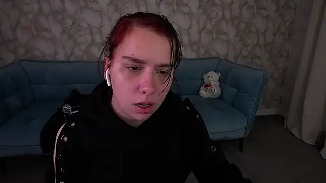 LiviaShy online show from 04.28.26