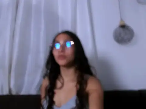 Akira Hime online show from 12.16.25