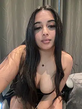 Snapshot of LilMisIndianx chatting on 09.22.25 LilMisIndianx online show from 09.22.25