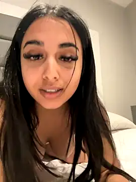 Snapshot of LilMisIndianx chatting on 10.14.25 LilMisIndianx online show from 10.14.25