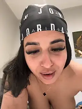 Snapshot of LilMisIndianx chatting on 10.14.25 LilMisIndianx online show from 10.14.25