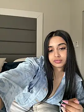 LilMisIndianx online show from 12.18.25