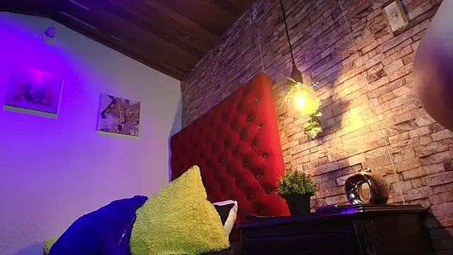 Victoria Thompson1 online show from 11.08.25