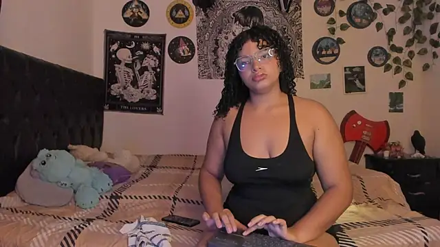 chloe kisses online show from 10.03.25