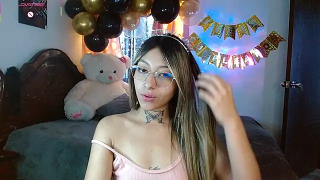 Hoolly Jones online show from 11.26.25