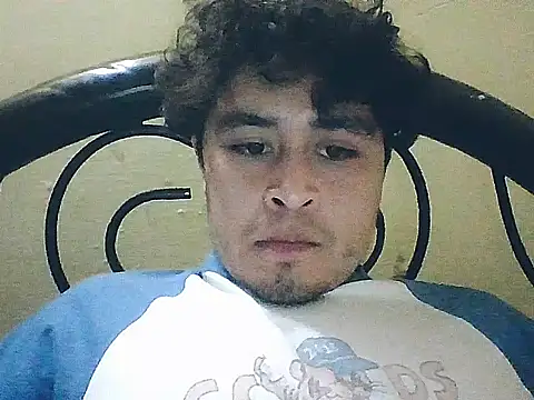 Snapshot of jorgexsuil2hh chatting on 11.21.25 jorgexsuil2hh online show from 11.21.25