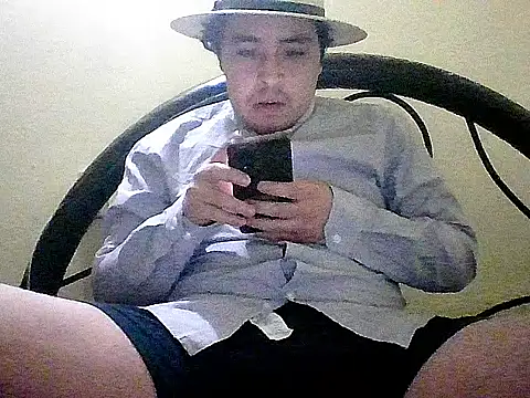 Snapshot of jorgexsuil2hh chatting on 12.23.25 jorgexsuil2hh online show from 12.23.25