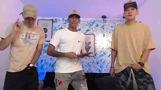 Snapshot of Kings_of_heaven chatting on 10.04.25 Kings of heaven online show from 10.04.25