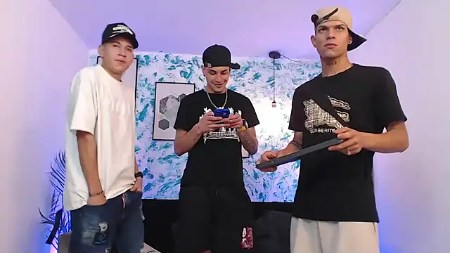 Snapshot of Kings_of_heaven chatting on 10.15.25 Kings of heaven online show from 10.15.25