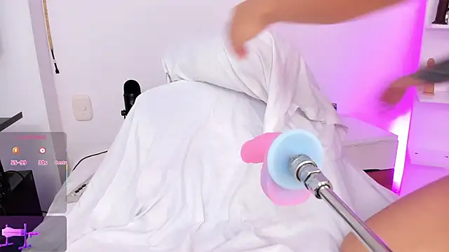 Snapshot of arynaughty20 chatting on 01.10.26 arynaughty20 online show from 01.10.26