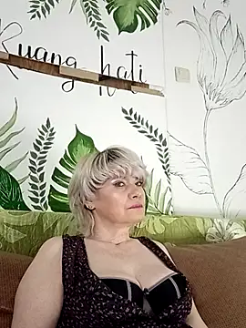 Catty Lady online show from 04.20.26