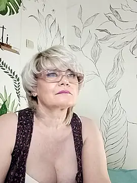 Catty Lady online show from 04.22.26