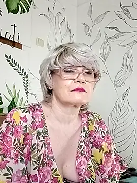 Snapshot of Catty_Lady chatting on 05.08.26 Catty Lady online show from 05.08.26