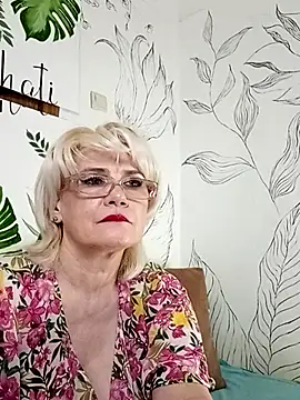 Snapshot of Catty_Lady chatting on 06.11.26 Catty Lady online show from 06.11.26