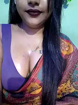 Snapshot of JIYA-04 chatting on 10.26.25 JIYA-04 online show from 10.26.25