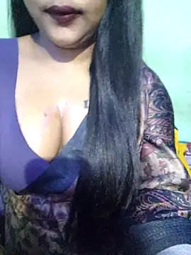 Snapshot of JIYA-04 chatting on 11.21.25 JIYA-04 online show from 11.21.25