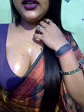 Snapshot of JIYA-04 chatting on 11.24.25 JIYA-04 online show from 11.24.25