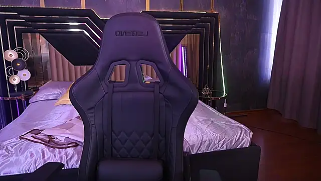 EviLune online show from 09.14.25