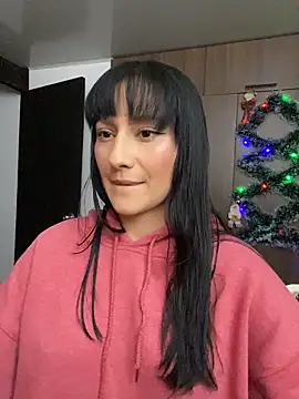 Snapshot of lenkaa chatting on 12.21.25 lenkaa online show from 12.21.25