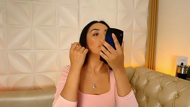 Snapshot of ana_riveros chatting on 11.12.25 ana riveros online show from 11.12.25