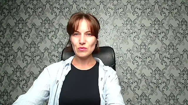 Snapshot of Kelly_Kisss chatting on 10.17.25 Kelly Kisss online show from 10.17.25