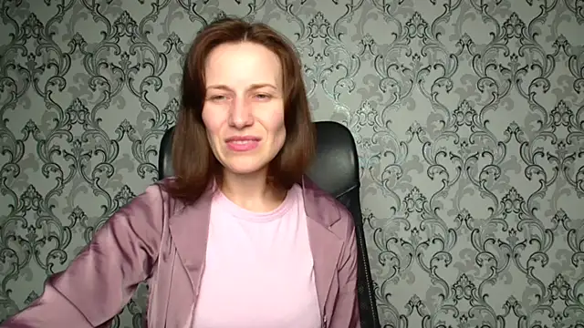 Snapshot of Kelly_Kisss chatting on 12.05.25 Kelly Kisss online show from 12.05.25