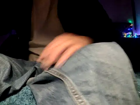 Snapshot of romanofly chatting on 05.18.26 romanofly online show from 05.18.26