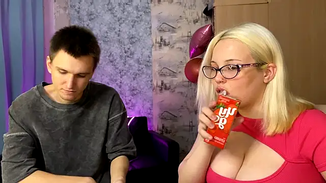 Snapshot of Mia_Sakuraa chatting on 09.28.25 Mia Sakuraa online show from 09.28.25