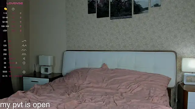 Snapshot of Anna_mileer chatting on 10.10.25 Anna mileer online show from 10.10.25