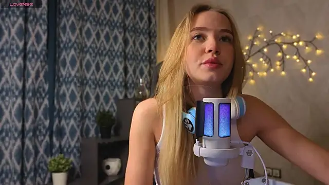 Snapshot of Anna_mileer chatting on 12.02.25 Anna mileer online show from 12.02.25