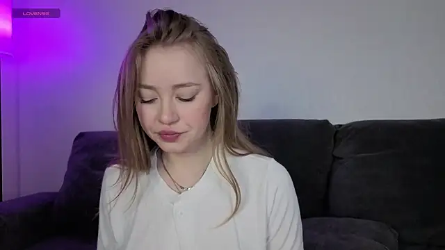 Snapshot of Anna_mileer chatting on 04.07.26 Anna mileer online show from 04.07.26