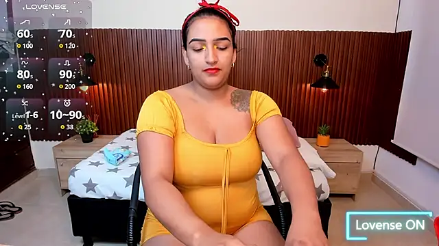 Snapshot of ElectraRose_ chatting on 12.15.25 ElectraRose online show from 12.15.25