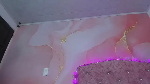 Snapshot of violet_taylor_ chatting on 11.20.25 violet taylor online show from 11.20.25