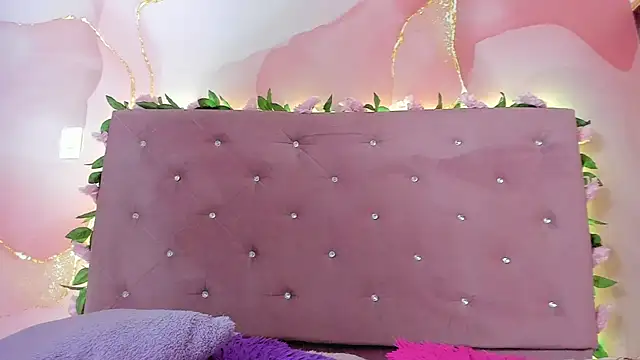 violet taylor  online show from 05.05.26