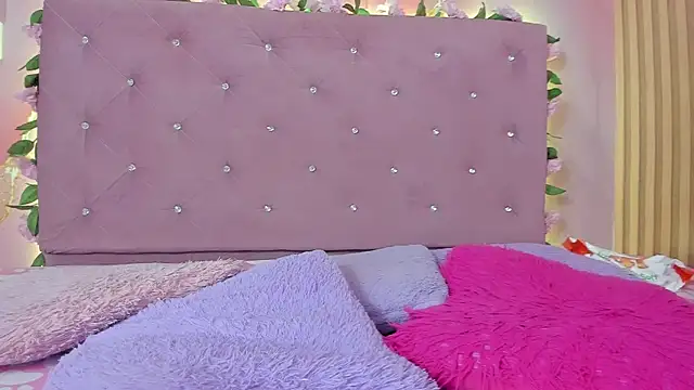 violet taylor  online show from 05.22.26