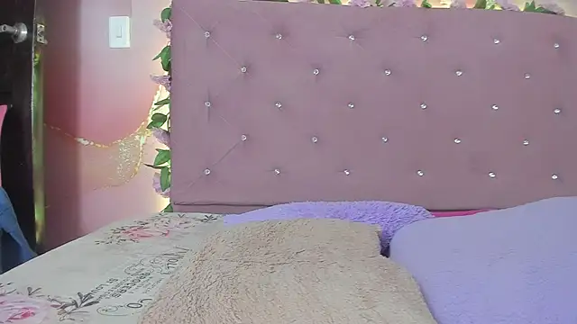 violet taylor  online show from 05.26.26