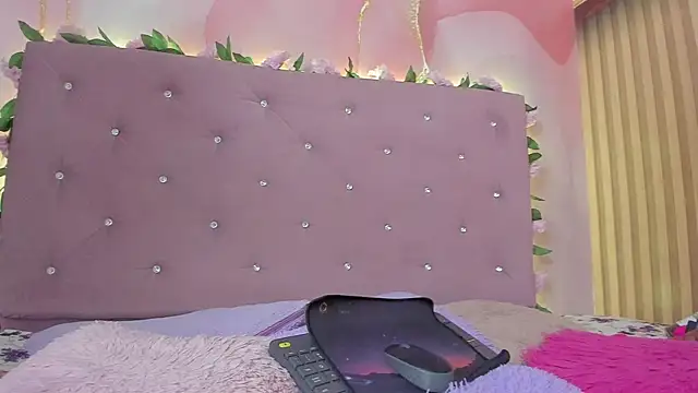 violet taylor  online show from 06.03.26