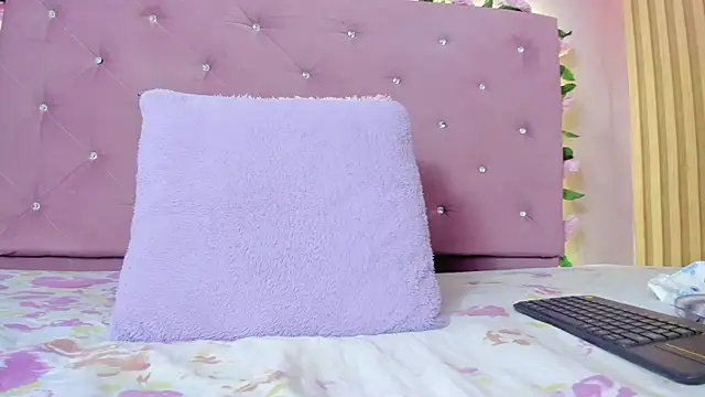 violet taylor  online show from 06.11.26