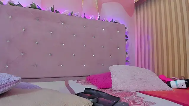 violet taylor  online show from 07.01.26