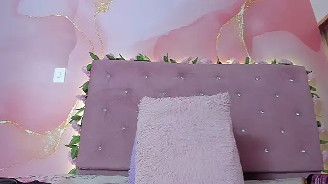 violet taylor  online show from 07.13.26