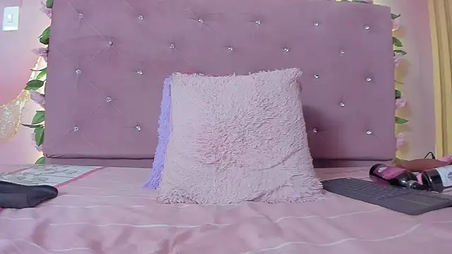 violet taylor  online show from 07.15.26