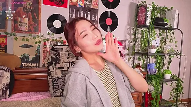 OdetteBiddy online show from 11.12.25