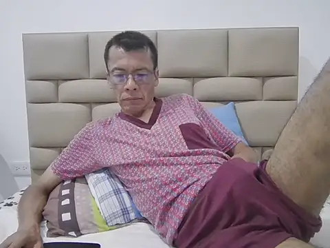 skinnylatino51 online show from 11.01.25