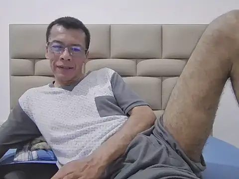 skinnylatino51 online show from 11.15.25