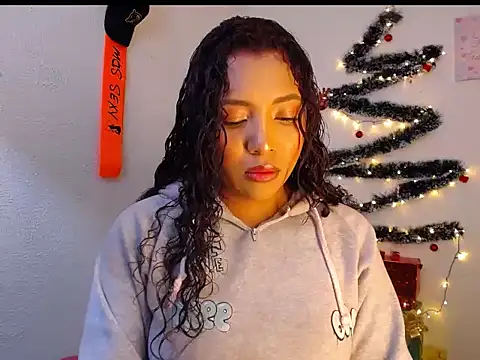 Snapshot of warisg__ chatting on 11.24.25 warisg online show from 11.24.25