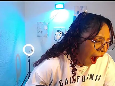 Snapshot of warisg__ chatting on 03.22.26 warisg online show from 03.22.26