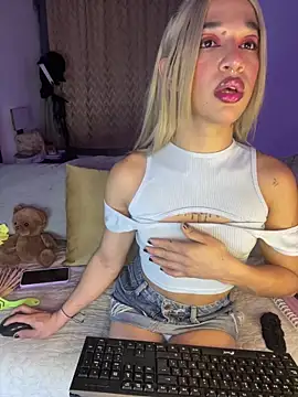 Snapshot of terra_sunligth chatting on 10.22.25 terra sunligth online show from 10.22.25