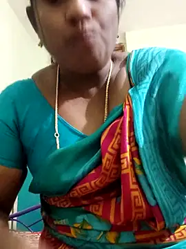 Snapshot of papukurty chatting on 10.16.25 papukurty online show from 10.16.25