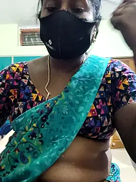 Snapshot of papukurty chatting on 10.19.25 papukurty online show from 10.19.25